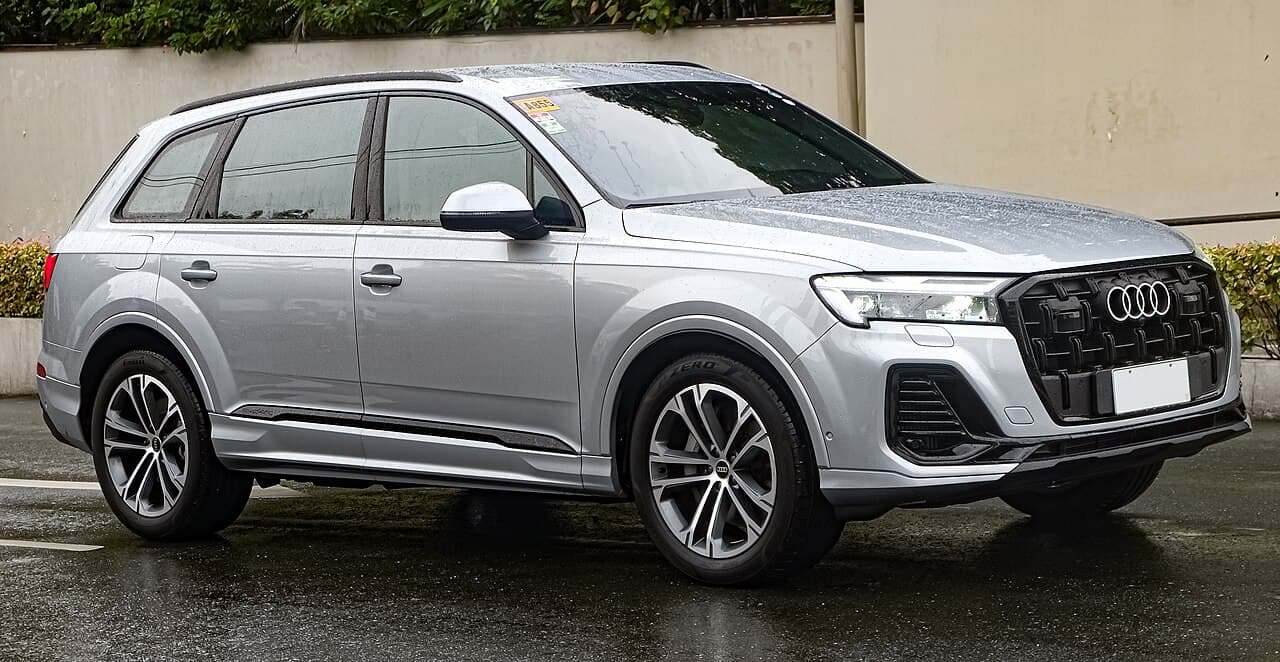 Audi Q7 model photograph