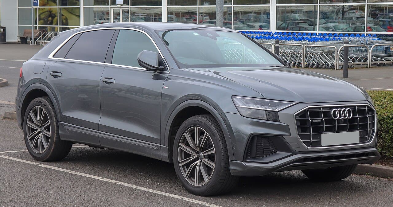 Audi Q8 model photograph