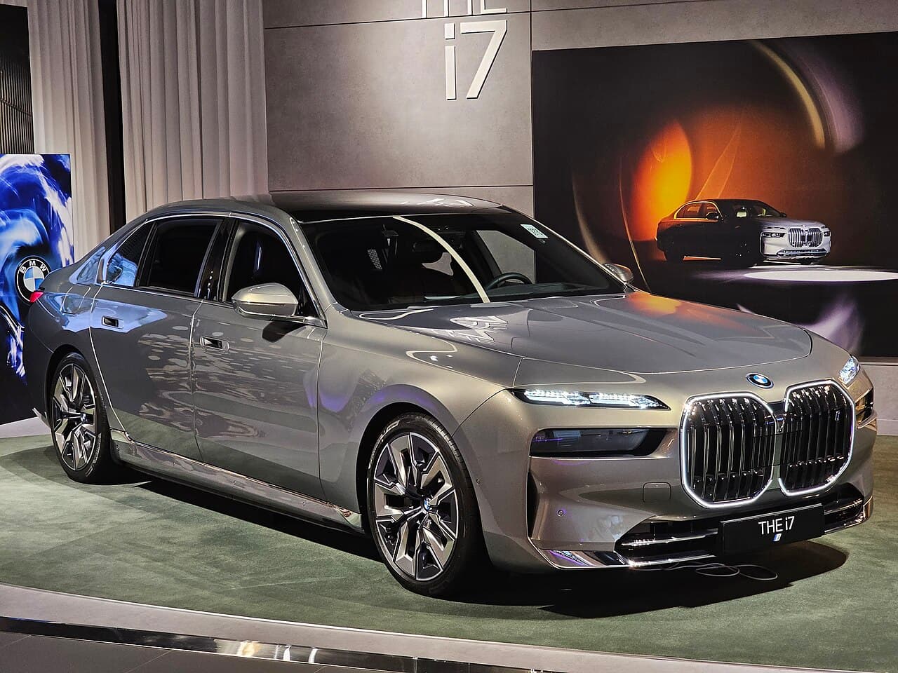 BMW i7 model photograph