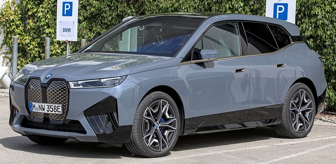 BMW iX model photograph