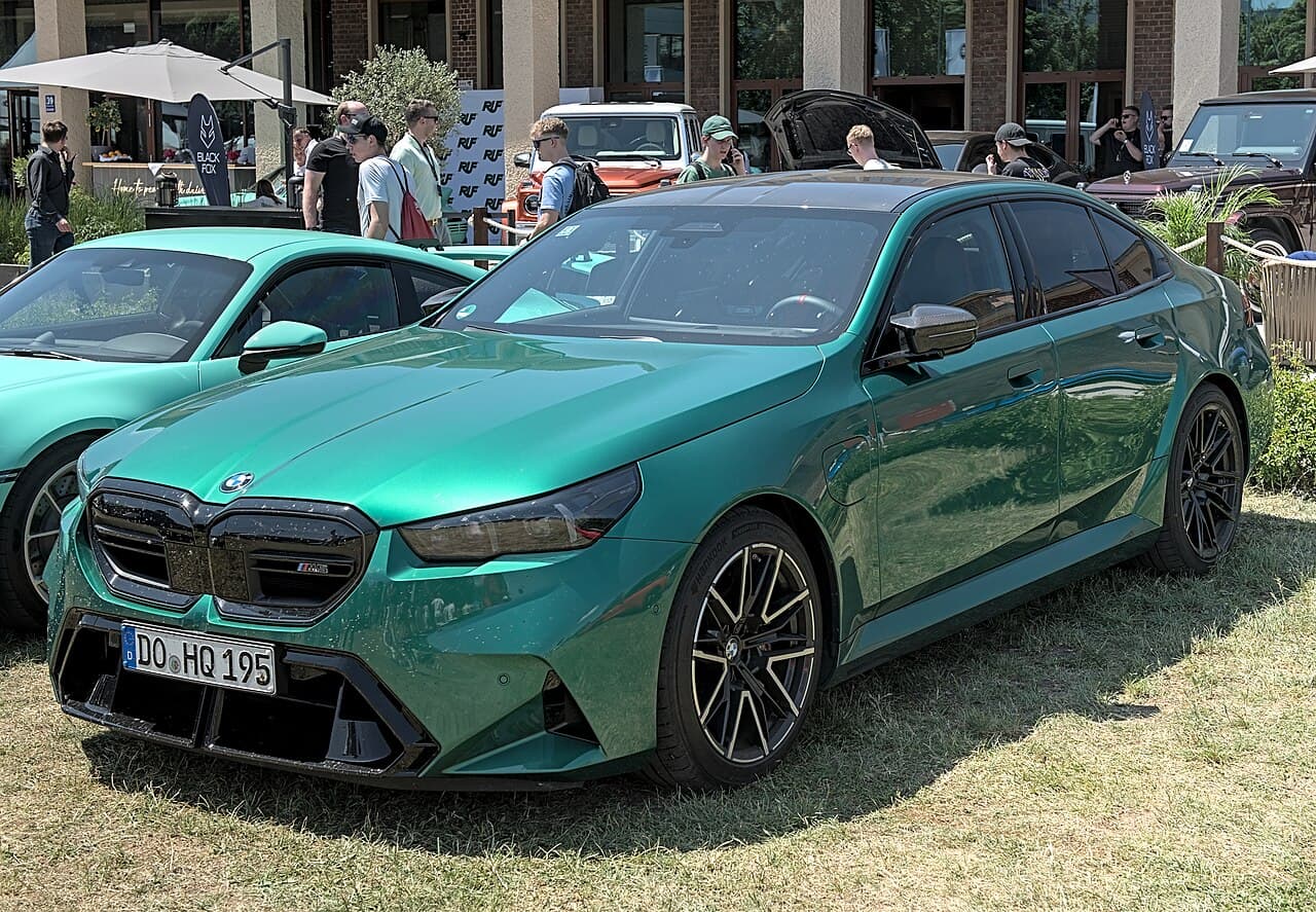 BMW M5 model photograph