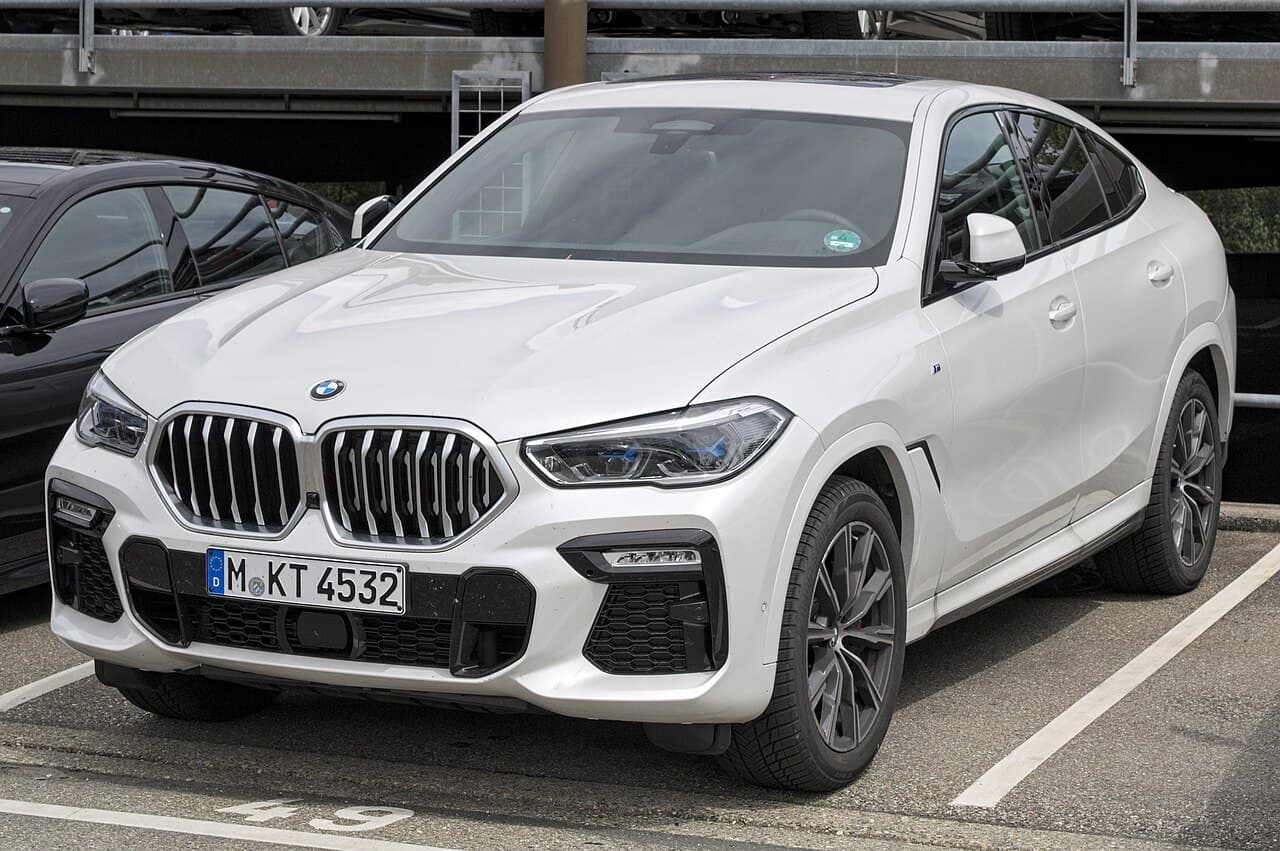 BMW X6 model photograph