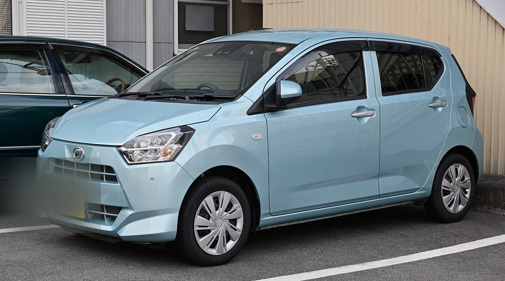 Daihatsu Mira model photograph