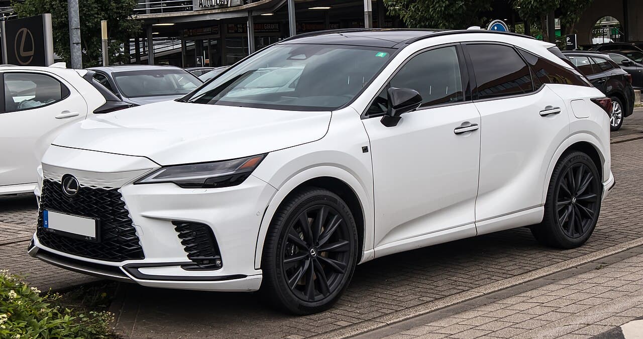 Lexus RX model photograph