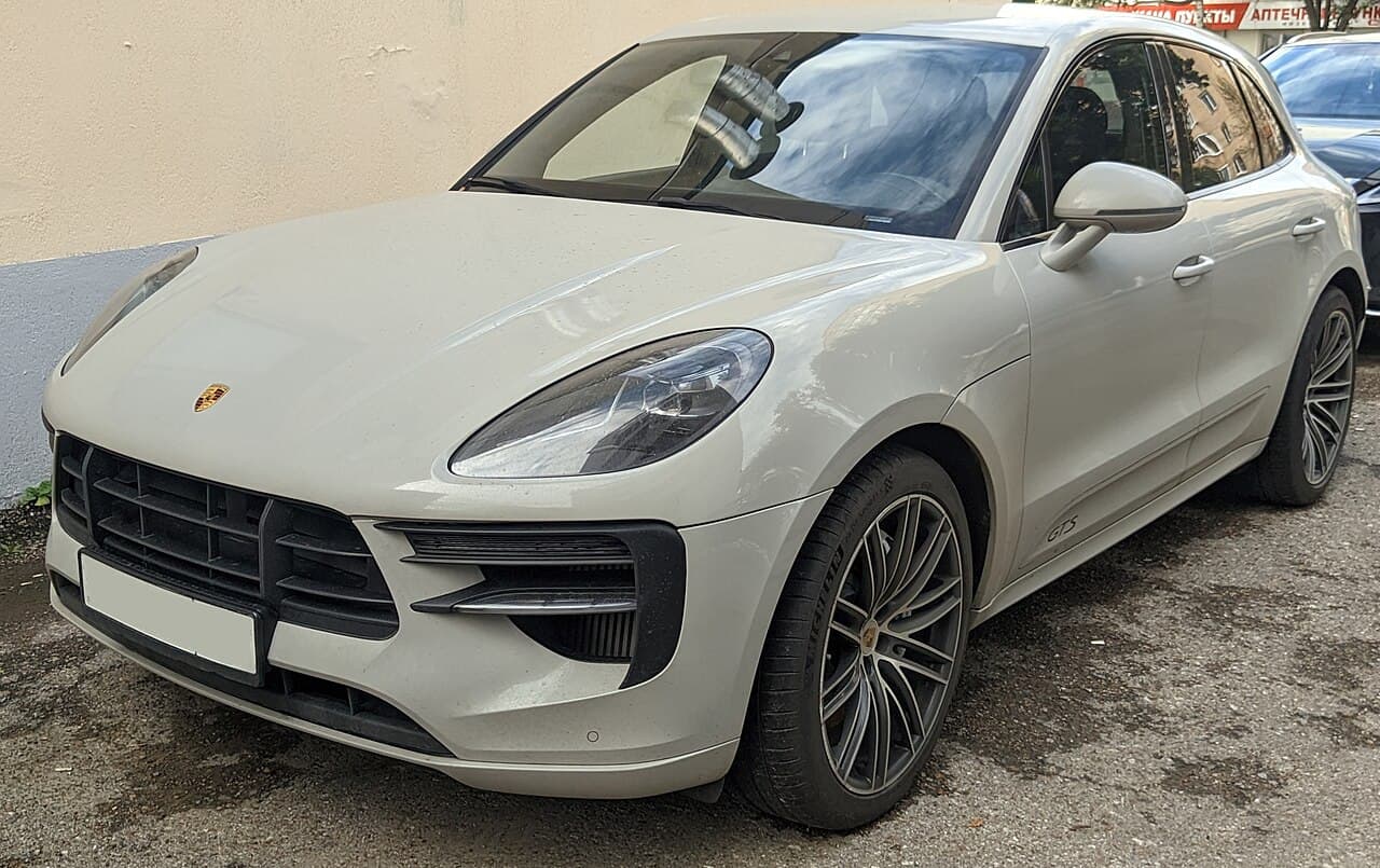 Porsche Macan model photograph