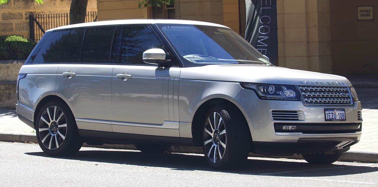 Range Rover Vogue model photograph