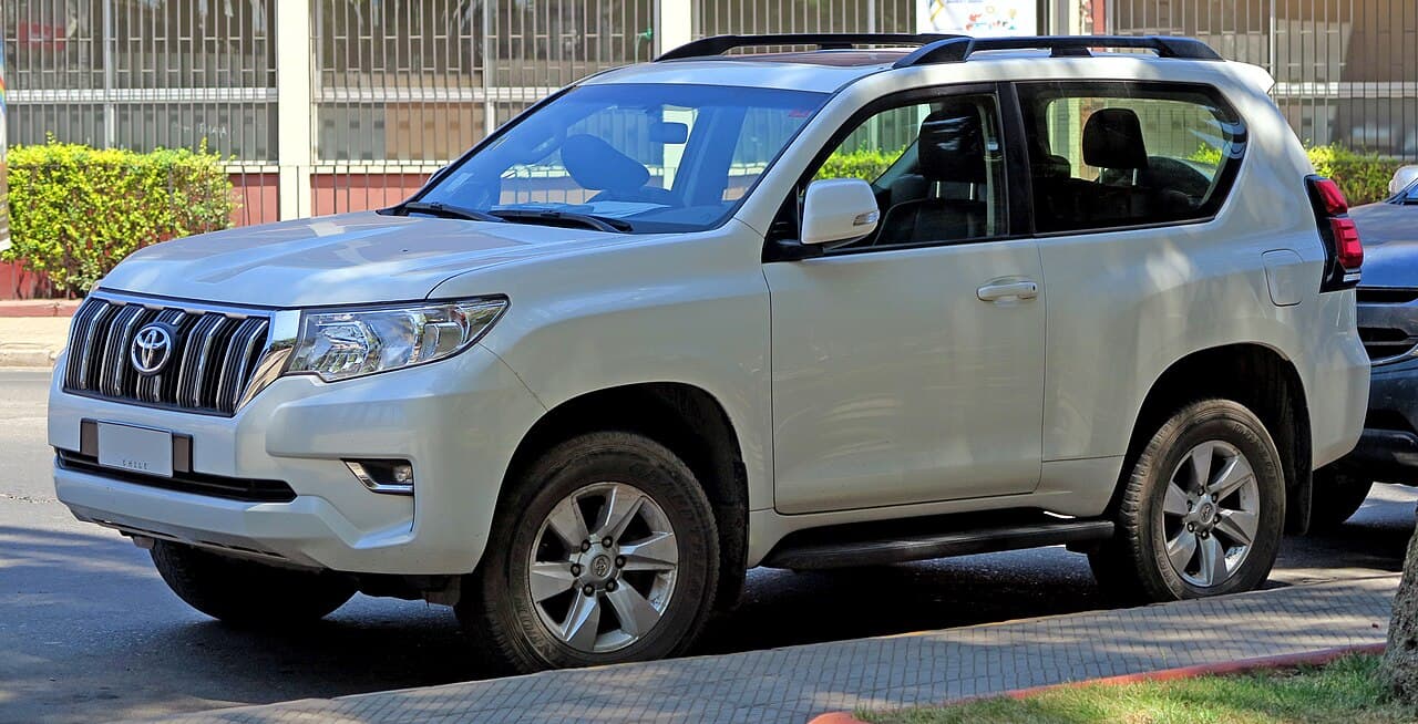 Toyota Prado model photograph