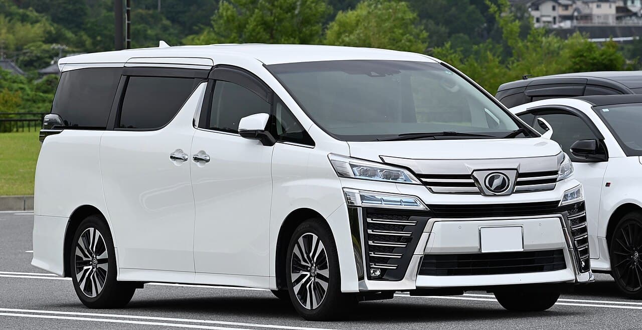 Toyota Vellfire model photograph