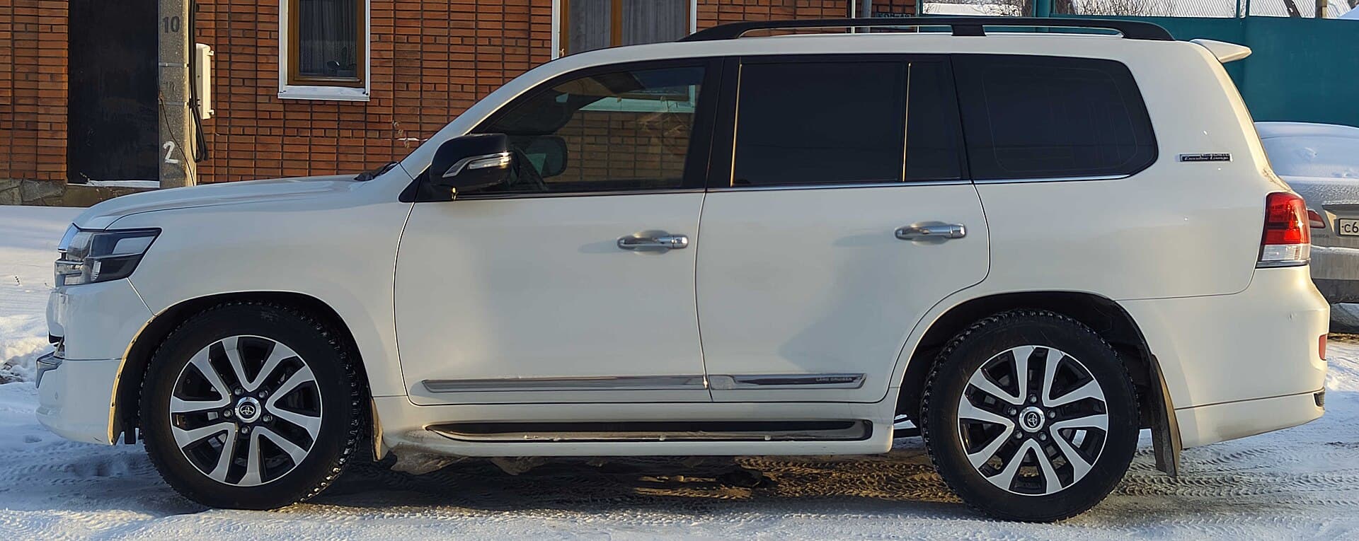 Toyota Land Cruiser model photograph